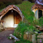 Hobbit House hand built by Simon Dale in England for $5000. Photo from http://now.msn.com/hobbit-house-built-by-simon-dale